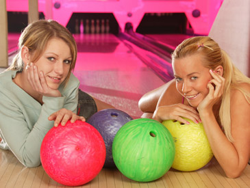 Young lesbians fuck each other in the bowling alley